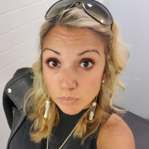 Meet your Posher, Luz of Stella Lucchi, Inc. - Picture 4 of 4